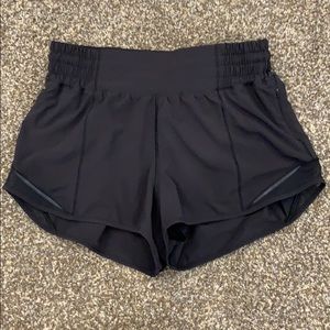 Lululemon hotty hot shorts high rise, 2.5” size 4